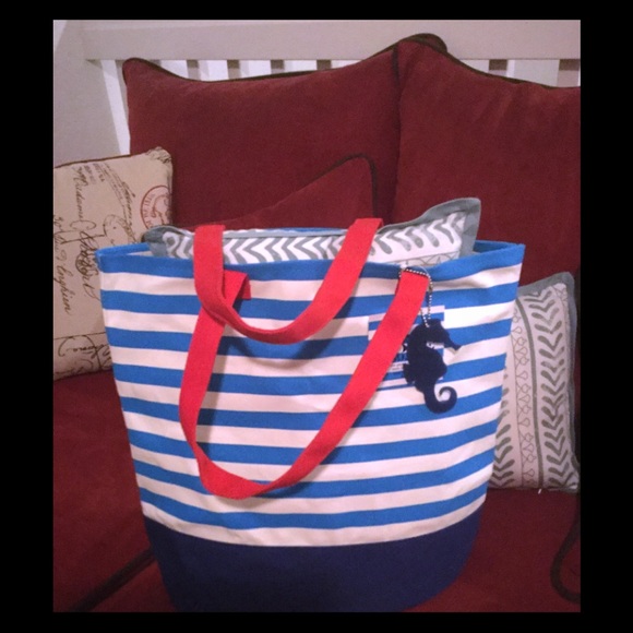 Handbags - ❤️SUPER TOTE